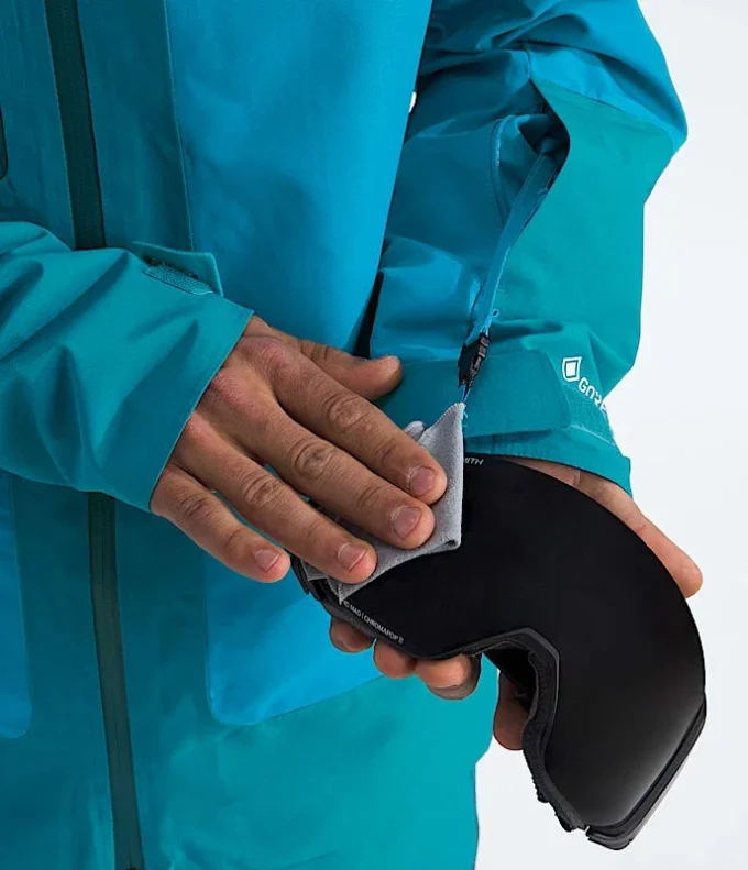 Men’s GORE-TEX® Dawnstrike Insulated Jacket Men’s GORE-TEX® Dawnstrike Insulated Jacket