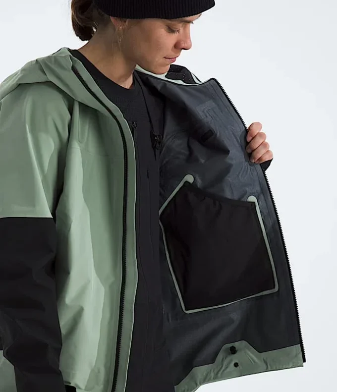 Women’s Summit Series Eastwall GORE-TEX® Jacket Women’s Summit Series Eastwall GORE-TEX® Jacket